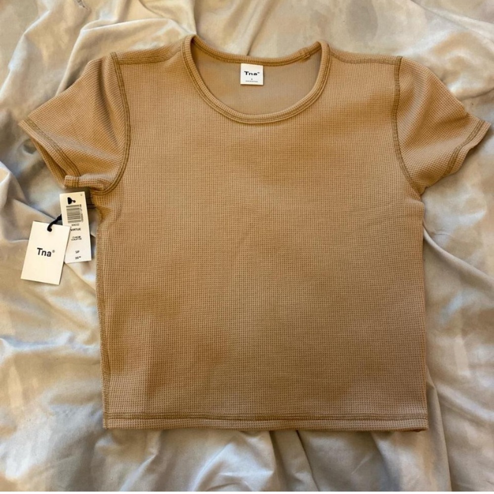 Aritzia ribbed tee!